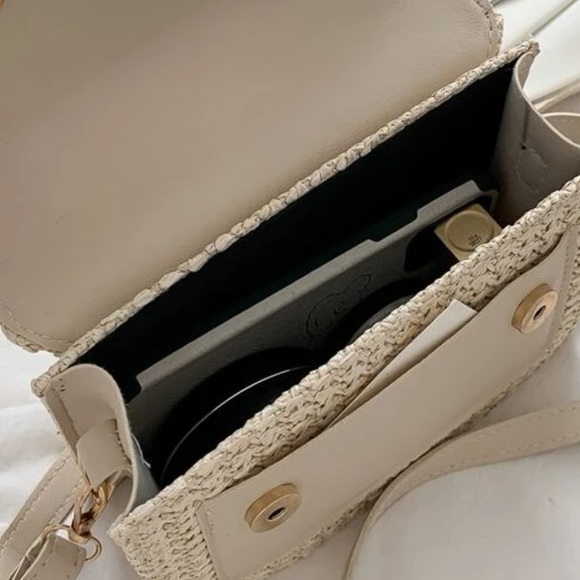 Woven straw fold over square bag pearl strap crossbody boho cream - Picture 3 of 3